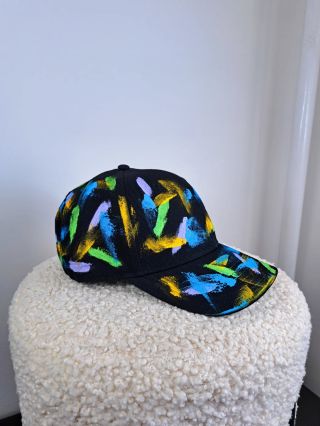 🎨Limitovaná kolecia GUILTY full caps Každý kus je originál - ručne maľovaný, jedinečný a nedostupný v opakovanej výrobe....